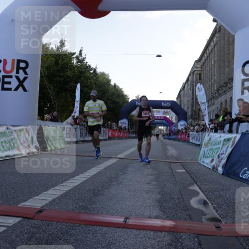 06.09.2026 - CURREX Alsterlauf Yannick Fuchs http://msf.ph/oto/10129220 06.09.2026 09:37:30 Ziel 2391, 3040, 3809, 5637, 6057, 6226, 6238 meine-sportfotos.de