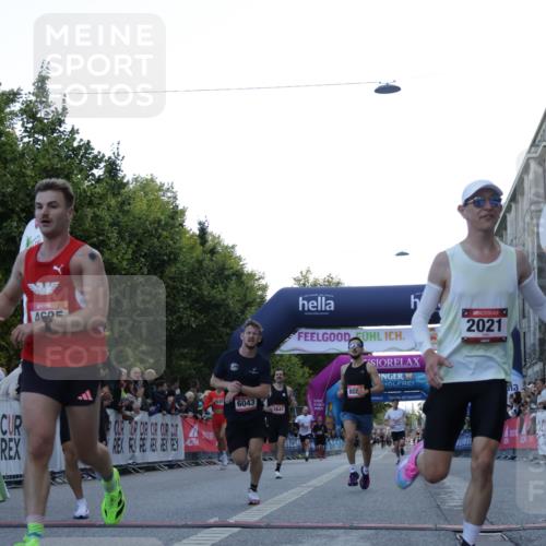 06.09.2026 - CURREX Alsterlauf Yannick Fuchs http://msf.ph/oto/10129252 06.09.2026 09:37:36 Ziel 2021, 2391, 3040, 3809, 4625, 5374, 5637, 5641, 6043, 6238, 6494, 8084 meine-sportfotos.de