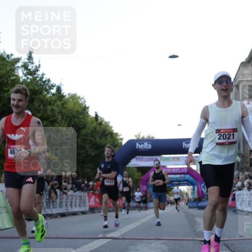 06.09.2026 - CURREX Alsterlauf Yannick Fuchs http://msf.ph/oto/10129258 06.09.2026 09:37:36 Ziel 2021, 2391, 3040, 3809, 4625, 5374, 5637, 5641, 6043, 6238, 6494, 8084 meine-sportfotos.de