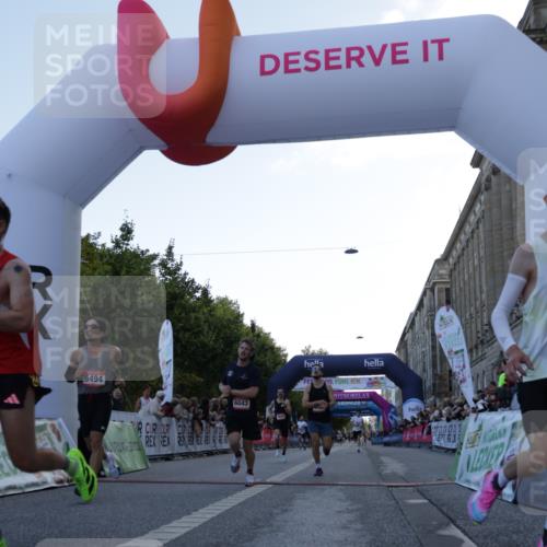 06.09.2026 - CURREX Alsterlauf Yannick Fuchs http://msf.ph/oto/10129263 06.09.2026 09:37:37 Ziel 2021, 2391, 3040, 3809, 4201, 4625, 5374, 5641, 6043, 6494, 8084 meine-sportfotos.de