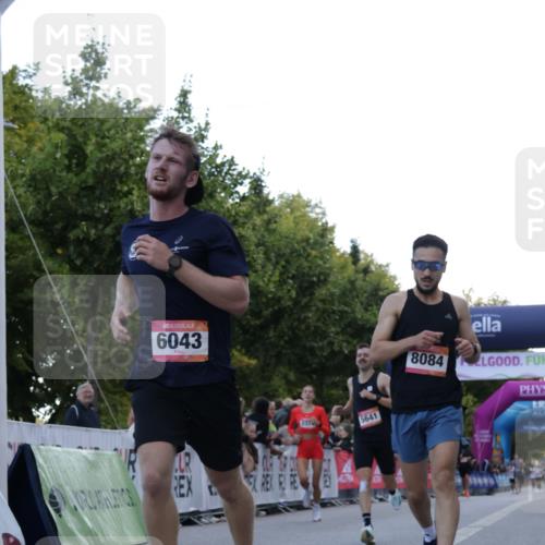 06.09.2026 - CURREX Alsterlauf Yannick Fuchs http://msf.ph/oto/10129277 06.09.2026 09:37:38 Ziel 2021, 2391, 3040, 3809, 4201, 4625, 5024, 5374, 5641, 6043, 6494, 8084 meine-sportfotos.de