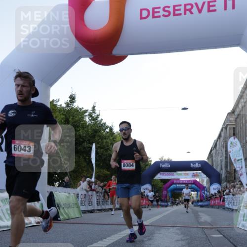 06.09.2026 - CURREX Alsterlauf Yannick Fuchs http://msf.ph/oto/10129285 06.09.2026 09:37:38 Ziel 2021, 2391, 3040, 3809, 4201, 4625, 5024, 5374, 5641, 6043, 6494, 8084 meine-sportfotos.de