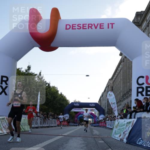 06.09.2026 - CURREX Alsterlauf Yannick Fuchs http://msf.ph/oto/10129328 06.09.2026 09:37:40 Ziel 2021, 4201, 4625, 5024, 5374, 5641, 6043, 6494, 8084 meine-sportfotos.de