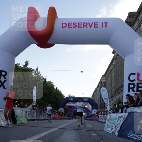 06.09.2026 - CURREX Alsterlauf Yannick Fuchs http://msf.ph/oto/10129350 06.09.2026 09:37:40 Ziel 2021, 4201, 4625, 5024, 5374, 5641, 6043, 6494, 8084 meine-sportfotos.de