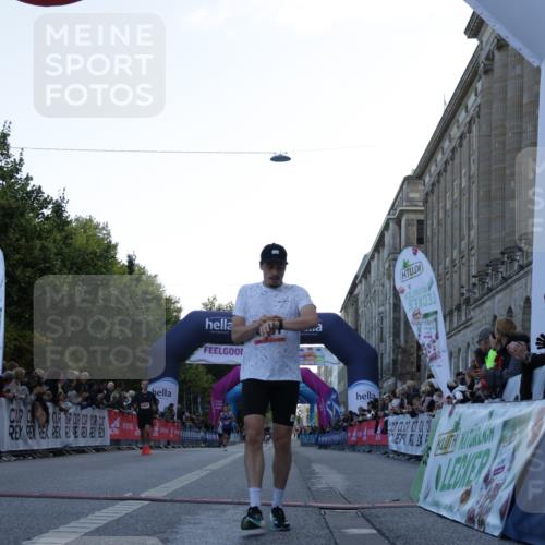 06.09.2026 - CURREX Alsterlauf Yannick Fuchs http://msf.ph/oto/10129367 06.09.2026 09:37:42 Ziel 2021, 4201, 4625, 5024, 5374, 5441, 5641, 6043, 6494, 8084 meine-sportfotos.de