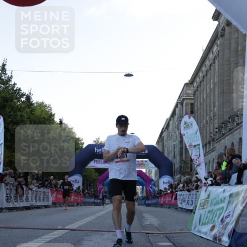 06.09.2026 - CURREX Alsterlauf Yannick Fuchs http://msf.ph/oto/10129374 06.09.2026 09:37:42 Ziel 2021, 4201, 4625, 5024, 5374, 5441, 5641, 6043, 6494, 8084 meine-sportfotos.de