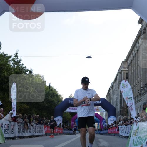 06.09.2026 - CURREX Alsterlauf Yannick Fuchs http://msf.ph/oto/10129380 06.09.2026 09:37:42 Ziel 2021, 4201, 4625, 5024, 5374, 5441, 5641, 6043, 6494, 8084 meine-sportfotos.de