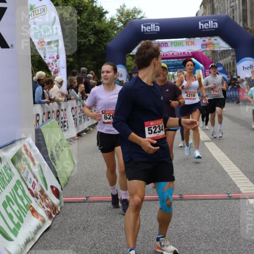 06.09.2026 - CURREX Alsterlauf Strokosch-Dieckow http://msf.ph/oto/10129402 06.09.2026 10:03:10 Ziel 2096, 2778, 3096, 3626, 3762, 3919, 3920, 4229, 4310, 4454, 4519, 4919, 4922, 4936, 5047, 5234, 5653, 5756, 5903, 5936, 6046, 6049, 6264, 6324, 6379, 8043, 8100, 8288 meine-sportfotos.de