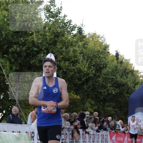06.09.2026 - CURREX Alsterlauf Yannick Fuchs http://msf.ph/oto/10129408 06.09.2026 09:37:49 Ziel 4201, 5024, 5441, 5671 meine-sportfotos.de