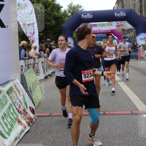 06.09.2026 - CURREX Alsterlauf Strokosch-Dieckow http://msf.ph/oto/10129410 06.09.2026 10:03:10 Ziel 2096, 2778, 3096, 3626, 3762, 3919, 3920, 4229, 4310, 4454, 4519, 4919, 4922, 4936, 5047, 5234, 5653, 5756, 5903, 5936, 6046, 6049, 6264, 6324, 6379, 8043, 8100, 8288 meine-sportfotos.de