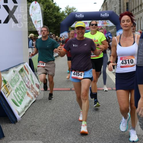 06.09.2026 - CURREX Alsterlauf Strokosch-Dieckow http://msf.ph/oto/10129427 06.09.2026 10:03:12 Ziel 2096, 2778, 3096, 3131, 3626, 3762, 3919, 3920, 4229, 4310, 4454, 4519, 4919, 4922, 4936, 5047, 5054, 5234, 5653, 5756, 5936, 6049, 6264, 6324, 6377, 6379, 8043, 8100, 8288 meine-sportfotos.de