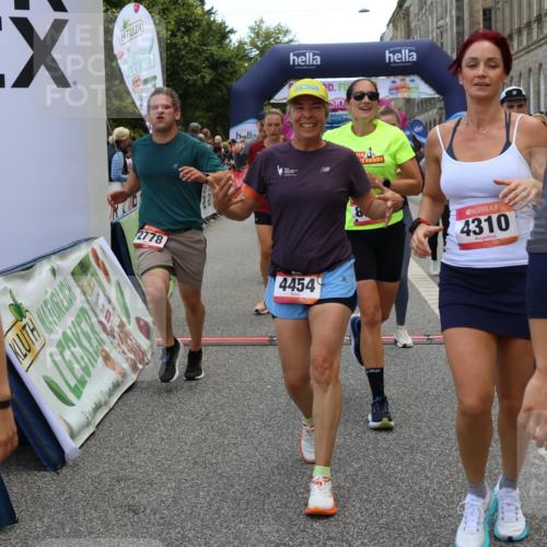 06.09.2026 - CURREX Alsterlauf Strokosch-Dieckow http://msf.ph/oto/10129433 06.09.2026 10:03:12 Ziel 2096, 2778, 3096, 3131, 3626, 3762, 3919, 3920, 4229, 4310, 4454, 4519, 4919, 4922, 4936, 5047, 5054, 5234, 5653, 5756, 5936, 6049, 6264, 6324, 6377, 6379, 8043, 8100, 8288 meine-sportfotos.de