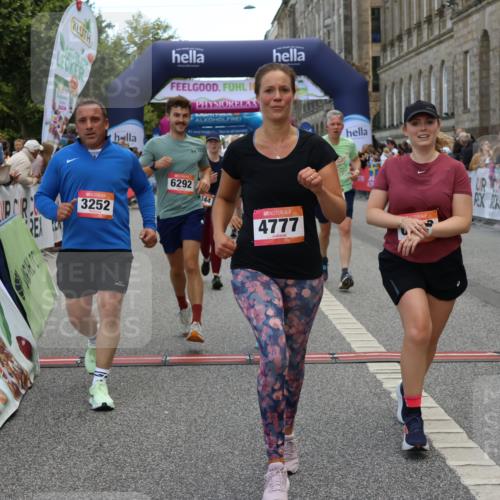 06.09.2026 - CURREX Alsterlauf Strokosch-Dieckow http://msf.ph/oto/10129611 06.09.2026 10:03:35 Ziel 2447, 2448, 2501, 2629, 2630, 2740, 2741, 2820, 2869, 3227, 3252, 3367, 3756, 4777, 5087, 5360, 5408, 5461, 6290, 6292, 6344, 8022, 8263, 8279, 8315, 8323 meine-sportfotos.de