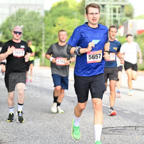 06.09.2026 - CURREX Alsterlauf Dr. Thomas Lammeyer http://msf.ph/oto/10129733 06.09.2026 09:51:28 Laufen 3629, 2162, 5657, 110, 3233 meine-sportfotos.de