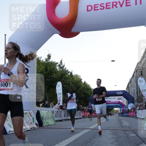 06.09.2026 - CURREX Alsterlauf Yannick Fuchs http://msf.ph/oto/10129854 06.09.2026 09:37:56 Ziel 2802, 3382, 5671, 6001, 6300, 8011 meine-sportfotos.de