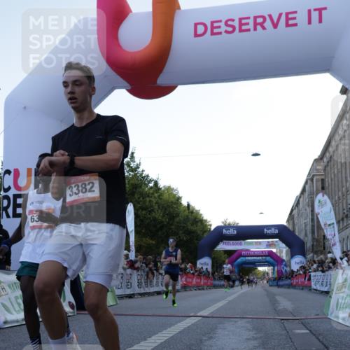 06.09.2026 - CURREX Alsterlauf Yannick Fuchs http://msf.ph/oto/10129930 06.09.2026 09:37:57 Ziel 2802, 3382, 5671, 5901, 6001, 6300, 8011 meine-sportfotos.de