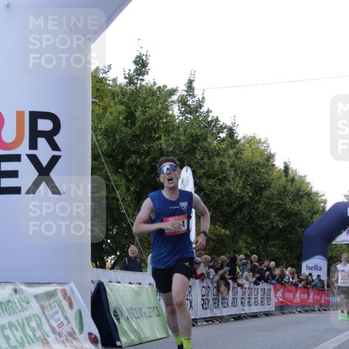 06.09.2026 - CURREX Alsterlauf Yannick Fuchs http://msf.ph/oto/10129939 06.09.2026 09:37:58 Ziel 2802, 3382, 5901, 6001, 6300, 8011 meine-sportfotos.de