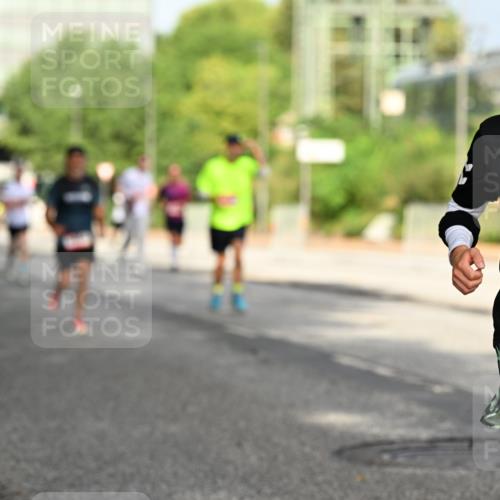 06.09.2026 - CURREX Alsterlauf Dr. Thomas Lammeyer http://msf.ph/oto/10129982 06.09.2026 09:52:00 Laufen 6011 meine-sportfotos.de