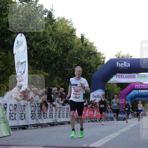 06.09.2026 - CURREX Alsterlauf Yannick Fuchs http://msf.ph/oto/10130094 06.09.2026 09:38:01 Ziel 2562, 2802, 3382, 4176, 5901, 6001, 6300, 8011 meine-sportfotos.de