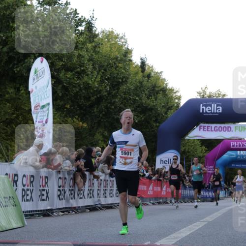06.09.2026 - CURREX Alsterlauf Yannick Fuchs http://msf.ph/oto/10130105 06.09.2026 09:38:01 Ziel 2562, 2802, 3382, 4176, 5901, 6001, 6300, 8011 meine-sportfotos.de