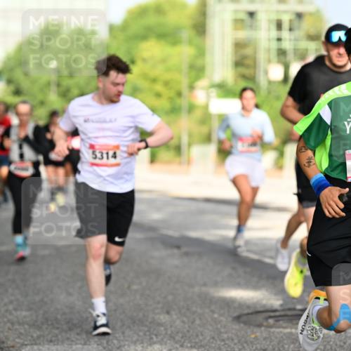 06.09.2026 - CURREX Alsterlauf Dr. Thomas Lammeyer http://msf.ph/oto/10130107 06.09.2026 09:52:16 Laufen 5314, 5094 meine-sportfotos.de