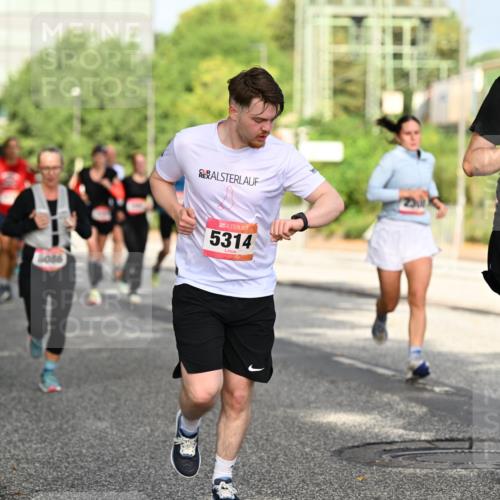 06.09.2026 - CURREX Alsterlauf Dr. Thomas Lammeyer http://msf.ph/oto/10130109 06.09.2026 09:52:17 Laufen 8086, 5314, 2239 meine-sportfotos.de