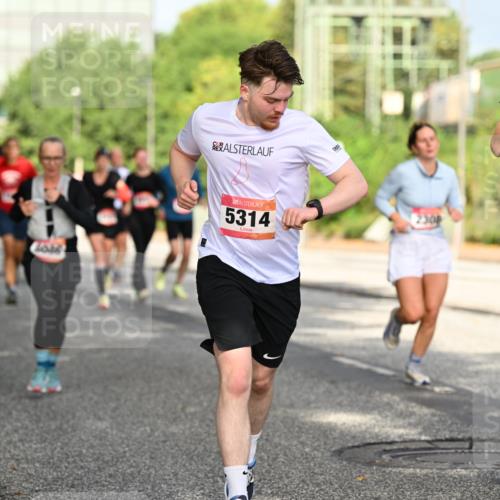 06.09.2026 - CURREX Alsterlauf Dr. Thomas Lammeyer http://msf.ph/oto/10130110 06.09.2026 09:52:17 Laufen 6046, 5314, 2239 meine-sportfotos.de
