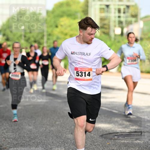 06.09.2026 - CURREX Alsterlauf Dr. Thomas Lammeyer http://msf.ph/oto/10130112 06.09.2026 09:52:17 Laufen 5314, 2 meine-sportfotos.de