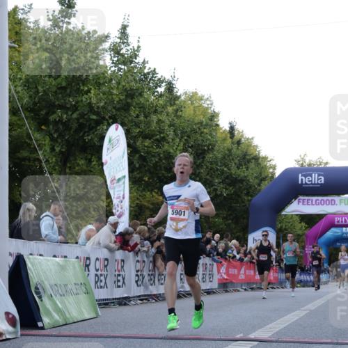 06.09.2026 - CURREX Alsterlauf Yannick Fuchs http://msf.ph/oto/10130130 06.09.2026 09:38:01 Ziel 2562, 2802, 3382, 4176, 5901, 6001, 6300, 8011 meine-sportfotos.de