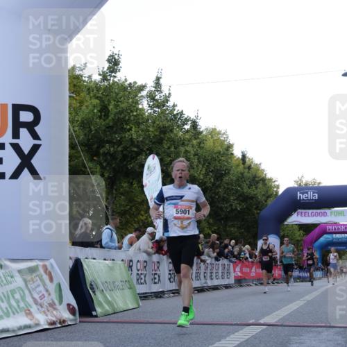 06.09.2026 - CURREX Alsterlauf Yannick Fuchs http://msf.ph/oto/10130145 06.09.2026 09:38:01 Ziel 2562, 2802, 3382, 4176, 5901, 6001, 6300, 8011 meine-sportfotos.de