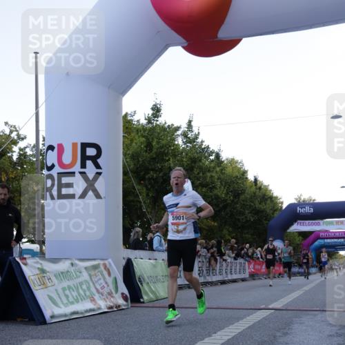 06.09.2026 - CURREX Alsterlauf Yannick Fuchs http://msf.ph/oto/10130157 06.09.2026 09:38:02 Ziel 2562, 2802, 3382, 4176, 5901, 6001, 6003, 6300, 8011 meine-sportfotos.de