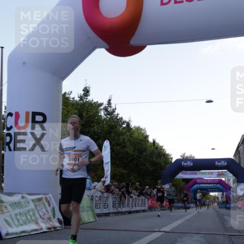 06.09.2026 - CURREX Alsterlauf Yannick Fuchs http://msf.ph/oto/10130170 06.09.2026 09:38:02 Ziel 2562, 2802, 3382, 4176, 5901, 6001, 6003, 6300, 8011 meine-sportfotos.de