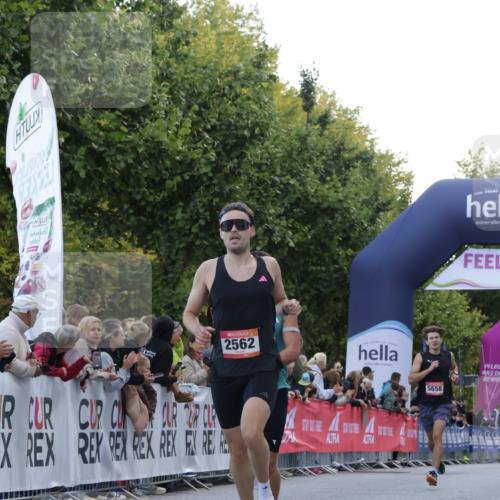 06.09.2026 - CURREX Alsterlauf Yannick Fuchs http://msf.ph/oto/10130188 06.09.2026 09:38:04 Ziel 2562, 4176, 5658, 5901, 6003, 8011 meine-sportfotos.de