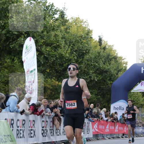 06.09.2026 - CURREX Alsterlauf Yannick Fuchs http://msf.ph/oto/10130220 06.09.2026 09:38:04 Ziel 2562, 4176, 5658, 5901, 6003, 8011 meine-sportfotos.de