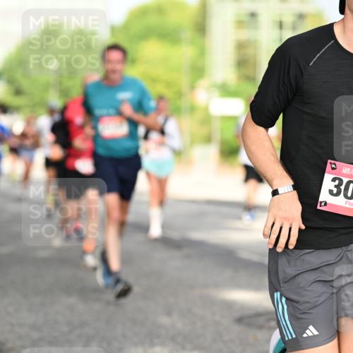 06.09.2026 - CURREX Alsterlauf Dr. Thomas Lammeyer http://msf.ph/oto/10130240 06.09.2026 09:52:29 Laufen 3051 meine-sportfotos.de