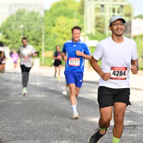 06.09.2026 - CURREX Alsterlauf Dr. Thomas Lammeyer http://msf.ph/oto/10130287 06.09.2026 09:52:34 Laufen 2277, 4284 meine-sportfotos.de
