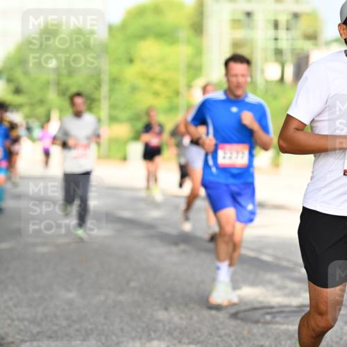 06.09.2026 - CURREX Alsterlauf Dr. Thomas Lammeyer http://msf.ph/oto/10130293 06.09.2026 09:52:35 Laufen 2277, 4284 meine-sportfotos.de