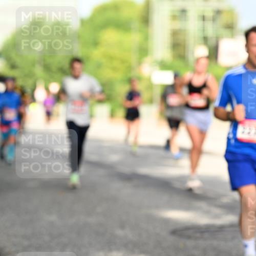 06.09.2026 - CURREX Alsterlauf Dr. Thomas Lammeyer http://msf.ph/oto/10130303 06.09.2026 09:52:36 Laufen  meine-sportfotos.de