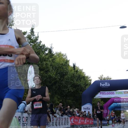06.09.2026 - CURREX Alsterlauf Yannick Fuchs http://msf.ph/oto/10130330 06.09.2026 09:38:08 Ziel 2562, 3866, 4176, 5658, 5901, 6003 meine-sportfotos.de