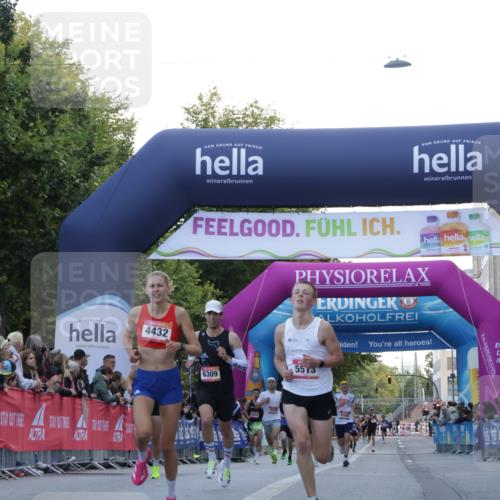 06.09.2026 - CURREX Alsterlauf Yannick Fuchs http://msf.ph/oto/10130417 06.09.2026 09:38:12 Ziel 2562, 3866, 4176, 4432, 5513, 5658, 6003, 6309 meine-sportfotos.de