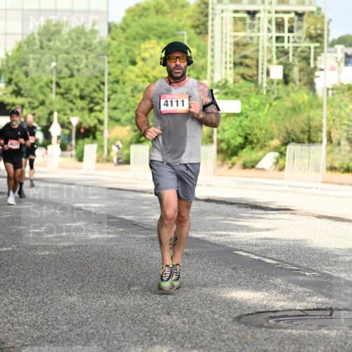 06.09.2026 - CURREX Alsterlauf Dr. Thomas Lammeyer http://msf.ph/oto/10130459 06.09.2026 09:52:50 Laufen 4111, 09 meine-sportfotos.de