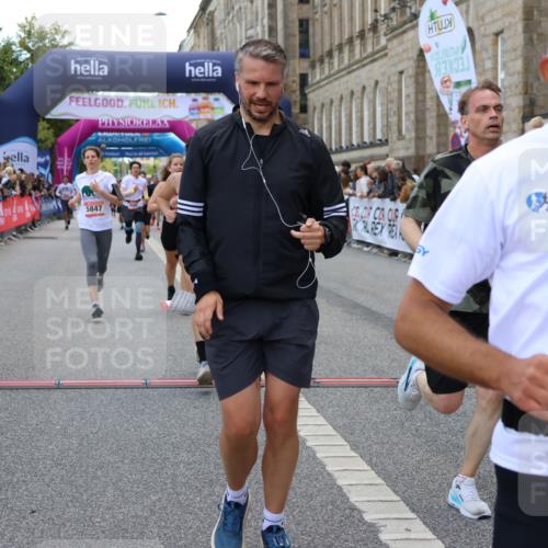 06.09.2026 - CURREX Alsterlauf Strokosch-Dieckow http://msf.ph/oto/10130489 06.09.2026 09:51:36 Ziel 2023, 3286, 3733, 4210, 4985, 4987, 5230, 5525, 5596, 5814, 5847, 6411, 6490, 8085 meine-sportfotos.de