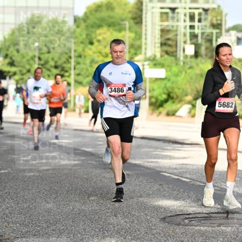 06.09.2026 - CURREX Alsterlauf Dr. Thomas Lammeyer http://msf.ph/oto/10130517 06.09.2026 09:52:59 Laufen 3486, 5682, 5095 meine-sportfotos.de