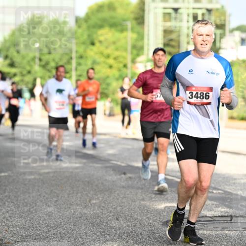 06.09.2026 - CURREX Alsterlauf Dr. Thomas Lammeyer http://msf.ph/oto/10130530 06.09.2026 09:53:00 Laufen 3486 meine-sportfotos.de