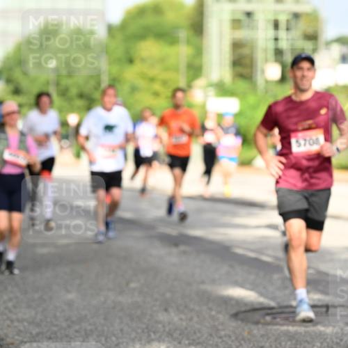 06.09.2026 - CURREX Alsterlauf Dr. Thomas Lammeyer http://msf.ph/oto/10130542 06.09.2026 09:53:01 Laufen 5704 meine-sportfotos.de