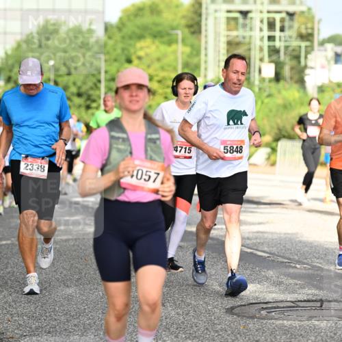 06.09.2026 - CURREX Alsterlauf Dr. Thomas Lammeyer http://msf.ph/oto/10130566 06.09.2026 09:53:04 Laufen 2338, 4057, 4715, 5848, 2805 meine-sportfotos.de