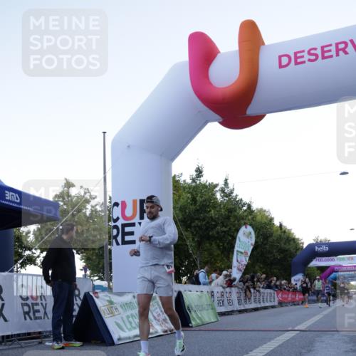 06.09.2026 - CURREX Alsterlauf Yannick Fuchs http://msf.ph/oto/10130657 06.09.2026 09:38:28 Ziel 2378, 3541, 4160, 4614, 5456, 5687, 5727, 6101, 6133 meine-sportfotos.de