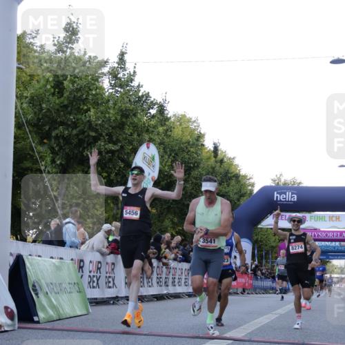 06.09.2026 - CURREX Alsterlauf Yannick Fuchs http://msf.ph/oto/10130724 06.09.2026 09:38:32 Ziel 2214, 3541, 4614, 5193, 5456, 5619, 5687, 6101, 6423, 8274 meine-sportfotos.de
