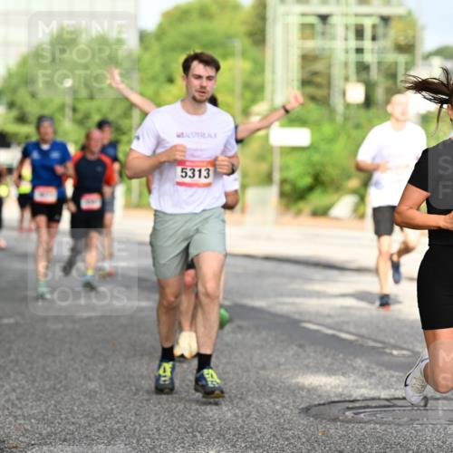 06.09.2026 - CURREX Alsterlauf Dr. Thomas Lammeyer http://msf.ph/oto/10130773 06.09.2026 09:53:24 Laufen 5313, 048 meine-sportfotos.de