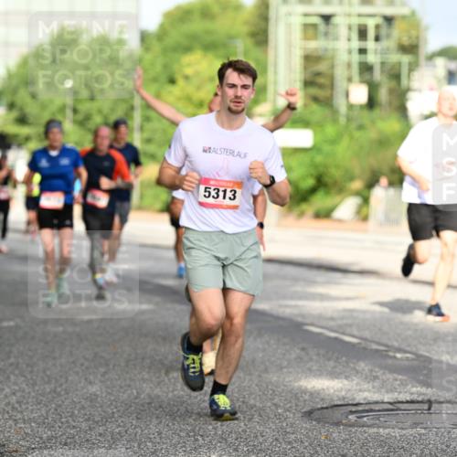 06.09.2026 - CURREX Alsterlauf Dr. Thomas Lammeyer http://msf.ph/oto/10130777 06.09.2026 09:53:25 Laufen 5313, 6048 meine-sportfotos.de